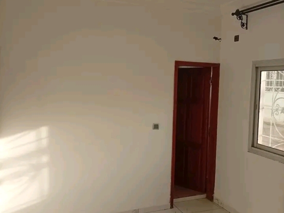 Vaste appartement haut standing 3 chambres à louer à Mimboman – Yaoundé