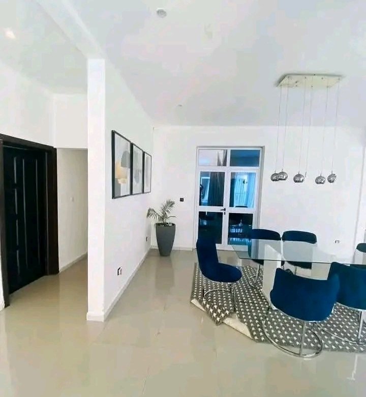 Duplex haut standing avec piscine à vendre à Odza Nkolnda – Yaoundé