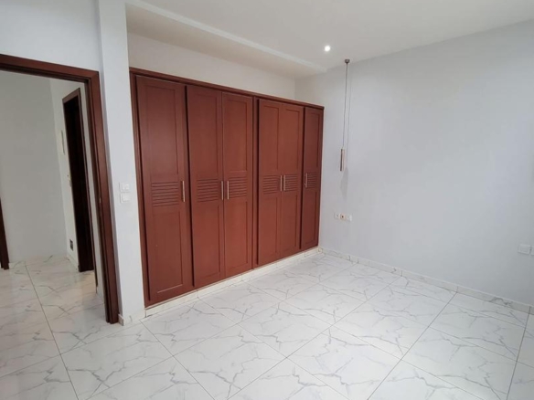 Duplex neuf haut standing à vendre à Olembé – Yaoundé (220 m²)
