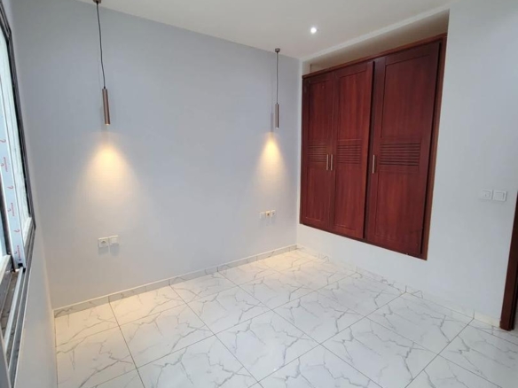 Duplex neuf haut standing à vendre à Olembé – Yaoundé (220 m²)