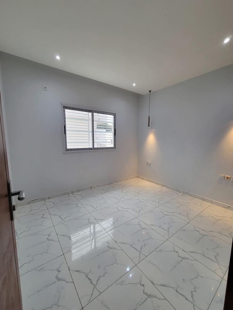Duplex neuf haut standing à vendre à Olembé – Yaoundé (220 m²)