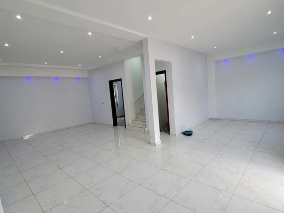 Duplex neuf haut standing à vendre à Olembé – Yaoundé (220 m²)