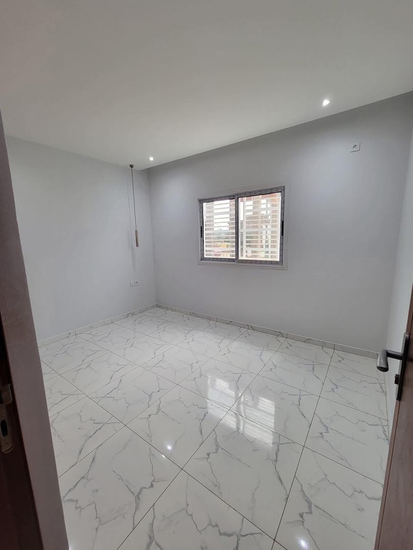 Duplex neuf haut standing à vendre à Olembé – Yaoundé (220 m²)