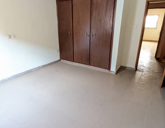 Appartements neufs 3 chambres à louer à Messassi Carrefour – Yaoundé