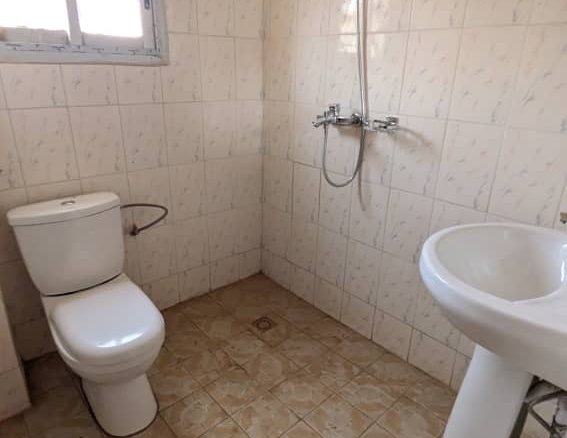 Appartements neufs 3 chambres à louer à Messassi Carrefour – Yaoundé