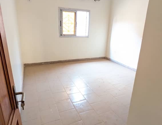 Appartements neufs 3 chambres à louer à Messassi Carrefour – Yaoundé