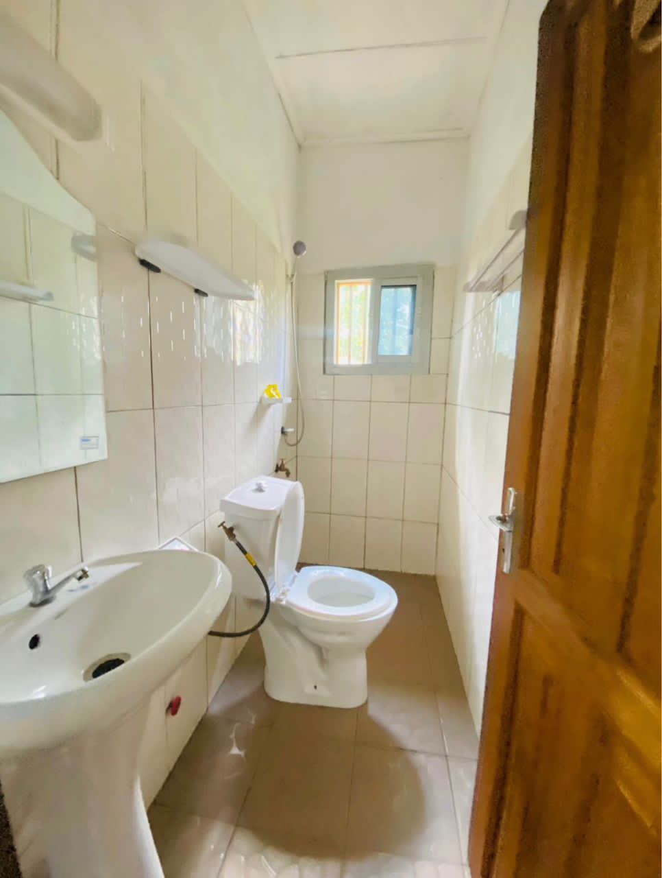 Vaste chambre moderne à louer à Dovv Damas – Yaoundé