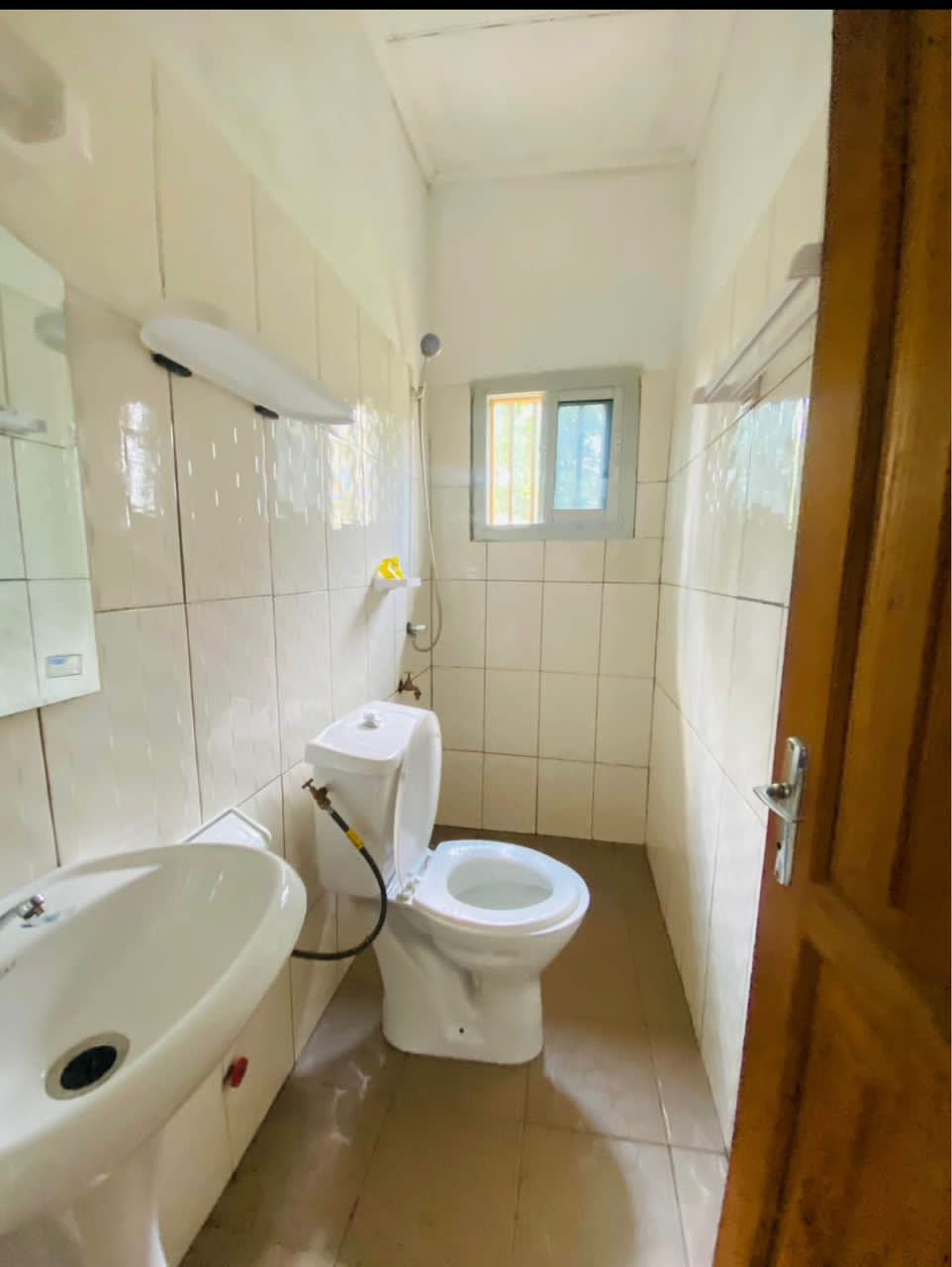 Vaste chambre moderne à louer à Dovv Damas – Yaoundé