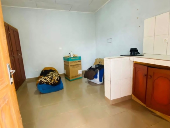 Vaste chambre moderne à louer à Dovv Damas – Yaoundé