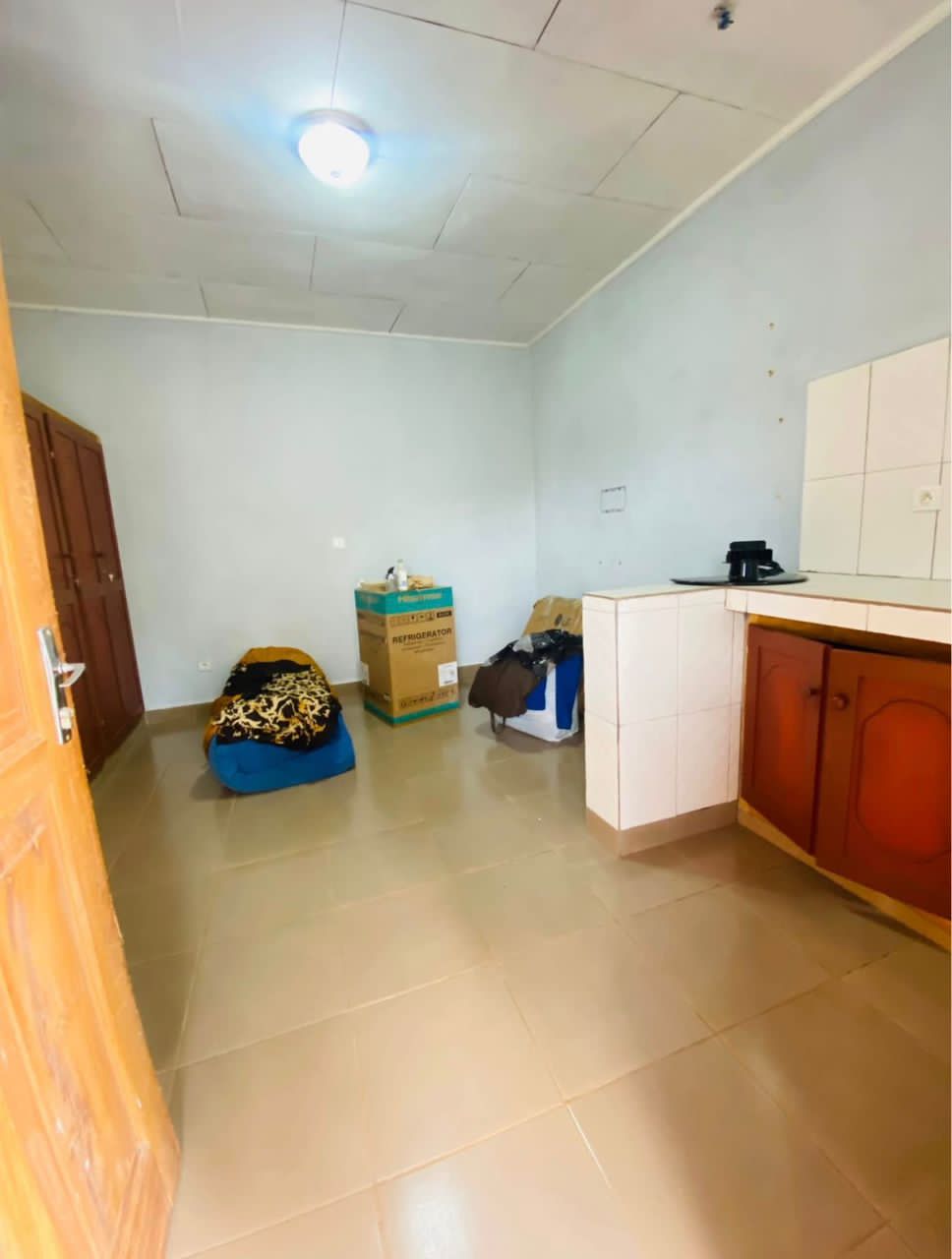 Vaste chambre moderne à louer à Dovv Damas – Yaoundé