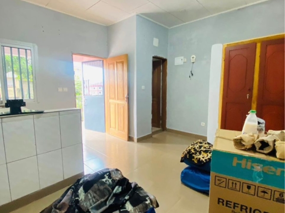 Vaste chambre moderne à louer à Dovv Damas – Yaoundé