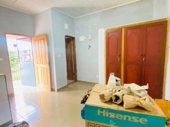 Vaste chambre moderne à louer à Dovv Damas – Yaoundé