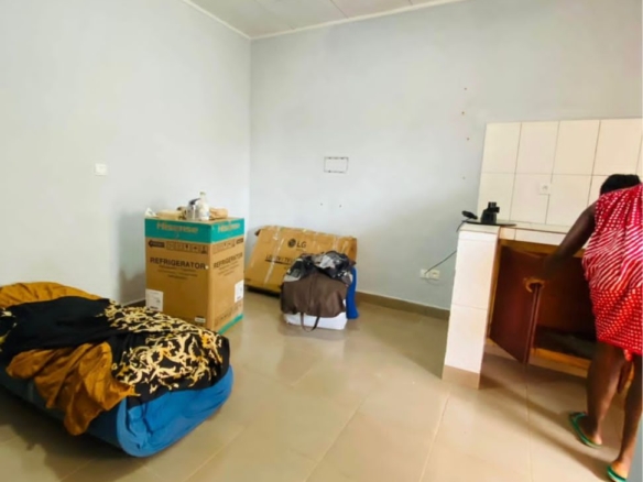 Vaste chambre moderne à louer à Dovv Damas – Yaoundé