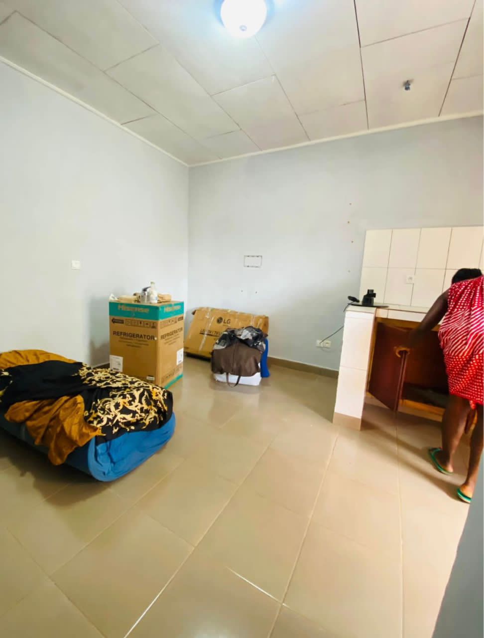 Vaste chambre moderne à louer à Dovv Damas – Yaoundé