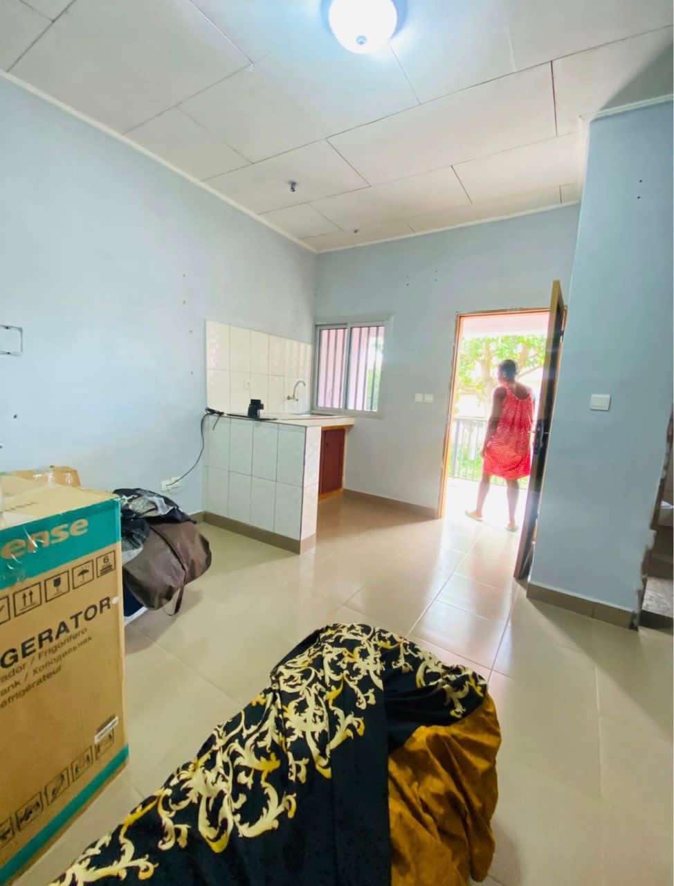 Vaste chambre moderne à louer à Dovv Damas – Yaoundé