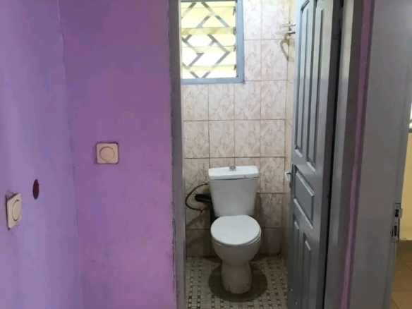 Studio moderne à louer à Ekoumdoum