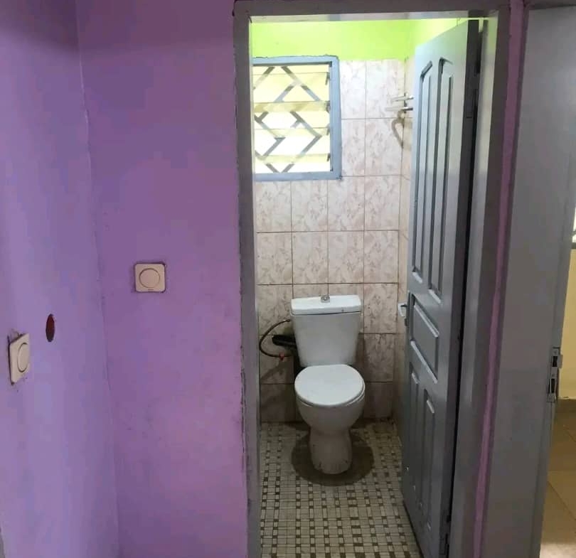 810