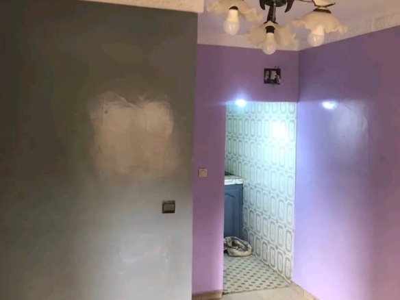 Studio moderne à louer à Ekoumdoum