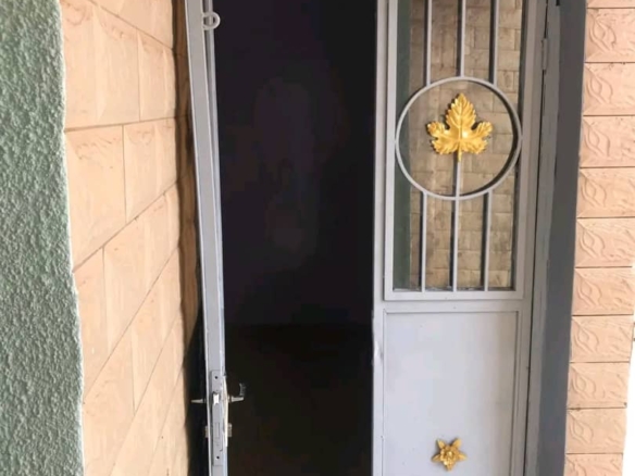 Studio moderne à louer à Ekoumdoum