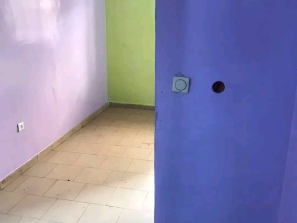 Studio moderne à louer à Ekoumdoum