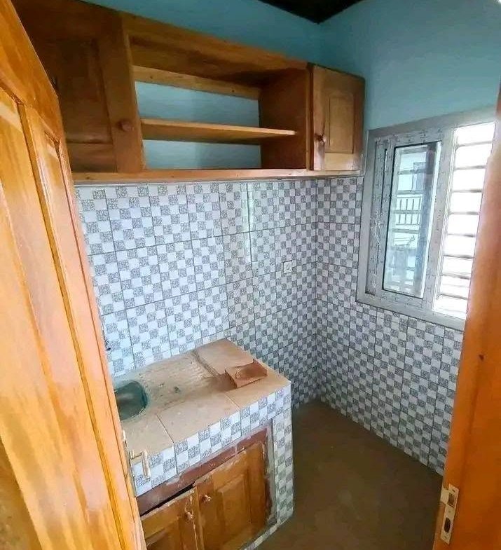 715