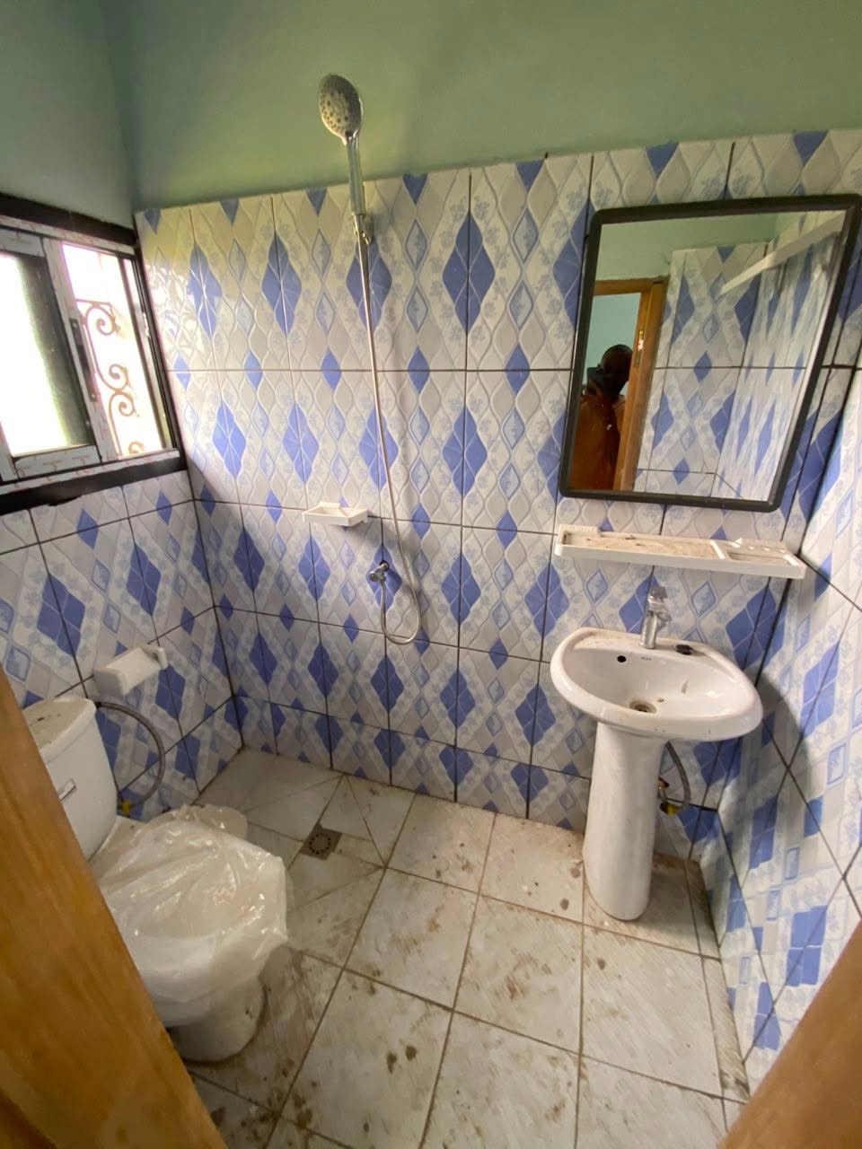 Studio moderne à louer à Mimboman Carrefour Delta – Yaoundé