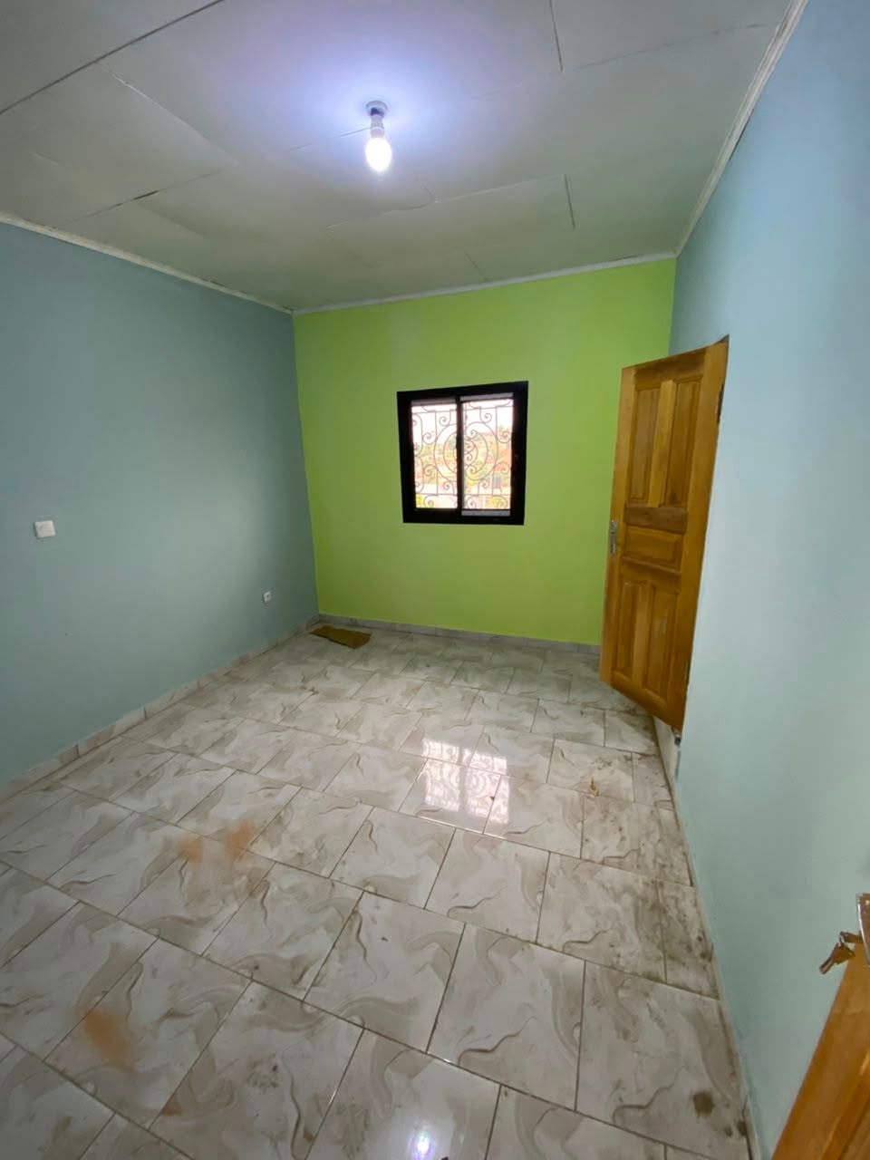 Studio moderne à louer à Mimboman Carrefour Delta – Yaoundé
