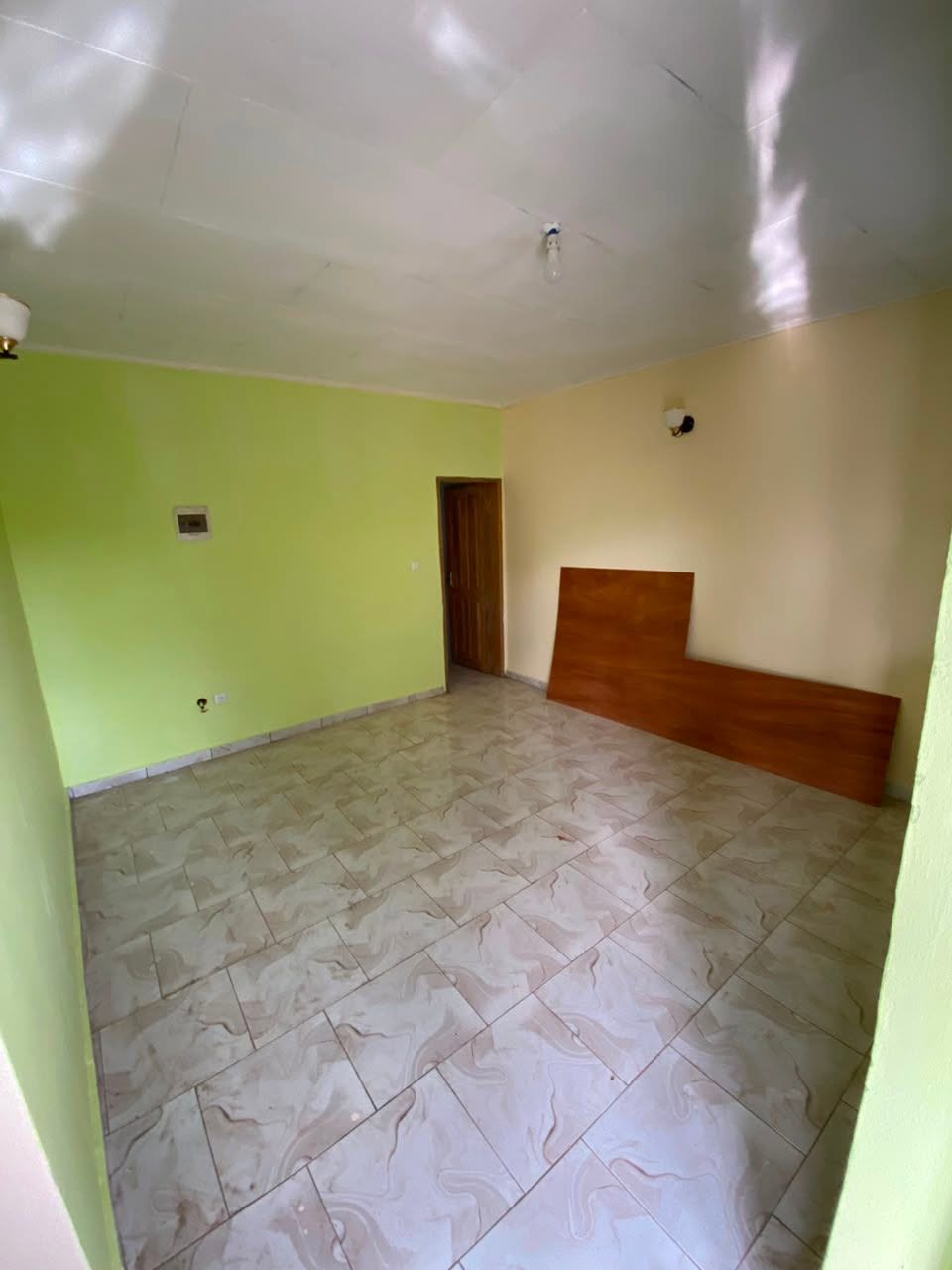 Studio moderne à louer à Mimboman Carrefour Delta – Yaoundé