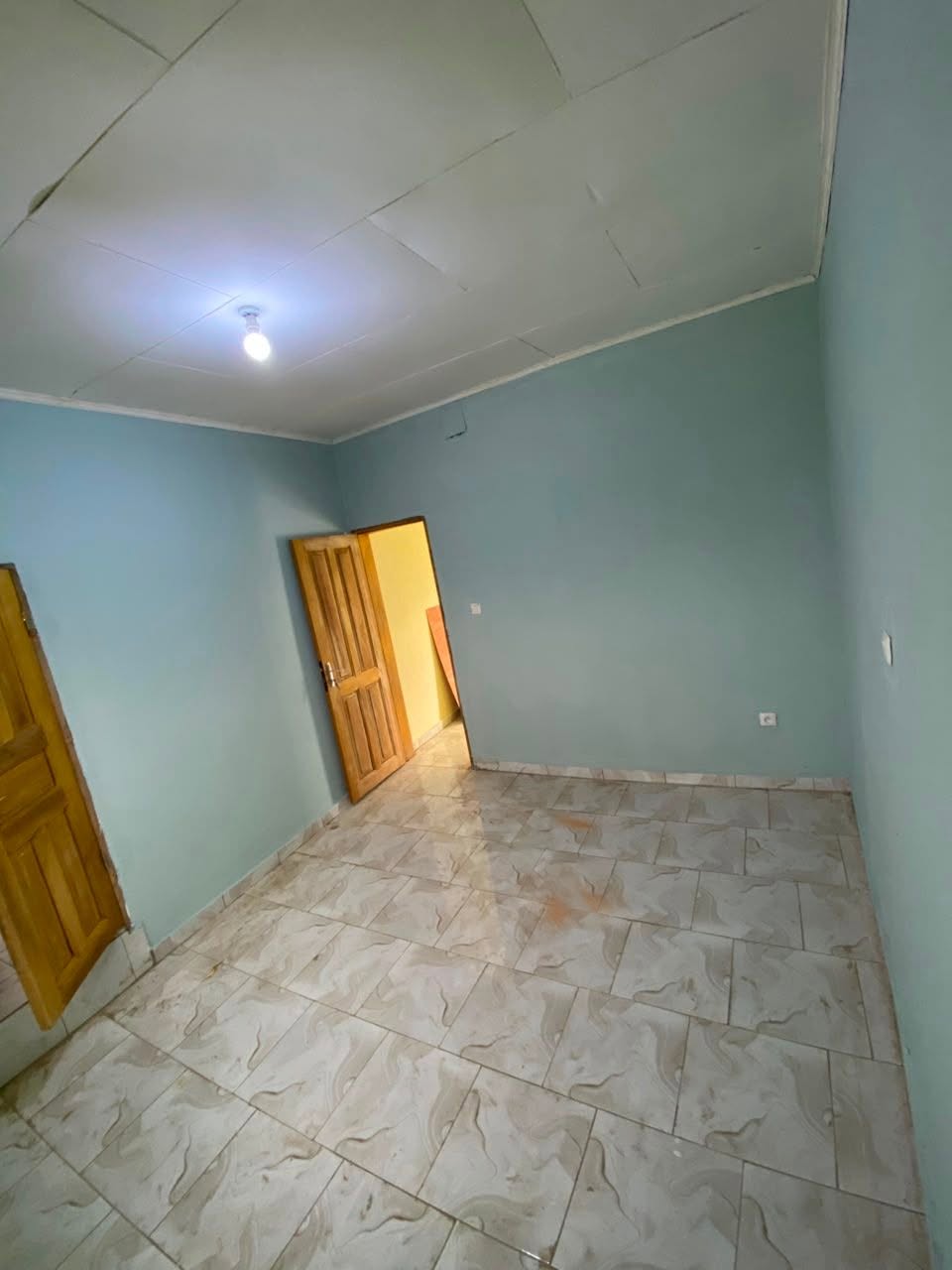 Studio moderne à louer à Mimboman Carrefour Delta – Yaoundé