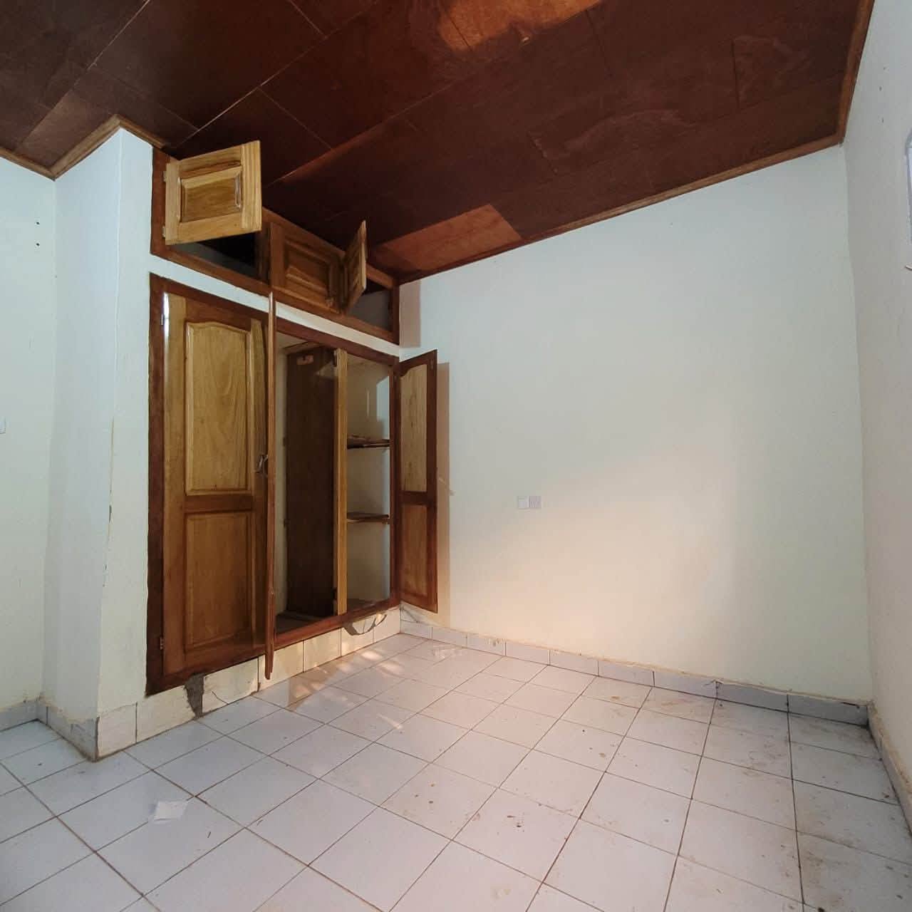 Appartement Moderne de Standing au 1er Étage – Yaoundé, Biyem-Assi