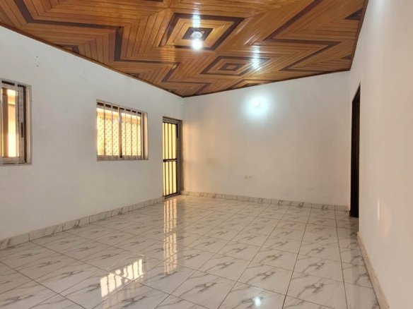 Appartement Moderne de Standing au 1er Étage – Yaoundé, Biyem-Assi