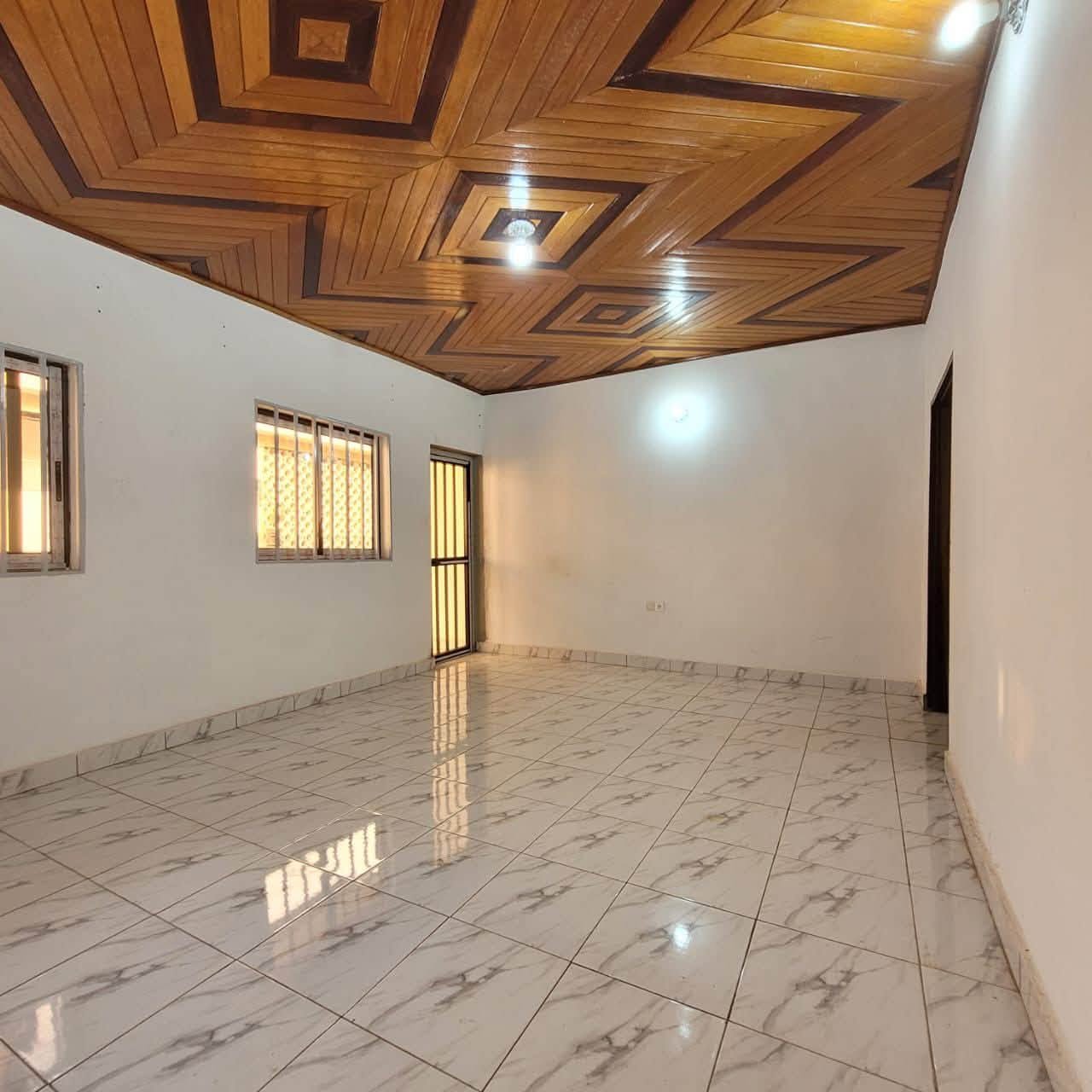Appartement Moderne de Standing au 1er Étage – Yaoundé, Biyem-Assi