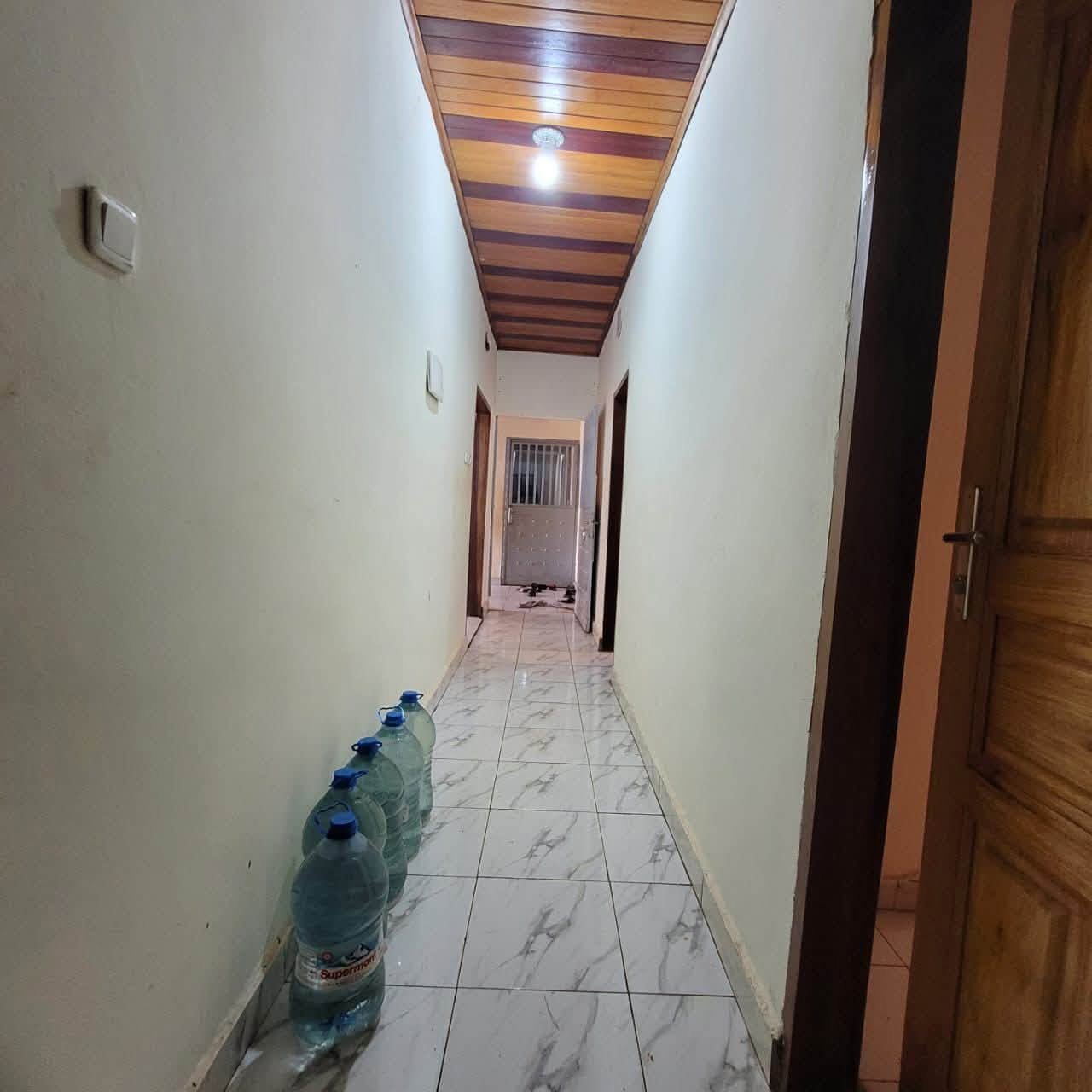 Appartement Moderne de Standing au 1er Étage – Yaoundé, Biyem-Assi