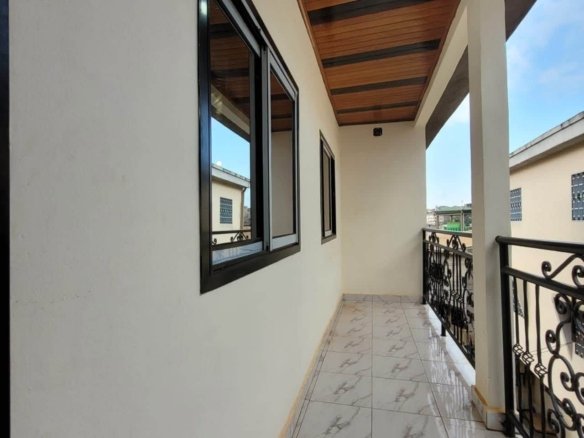 Appartement Moderne de Standing au 1er Étage – Yaoundé, Biyem-Assi