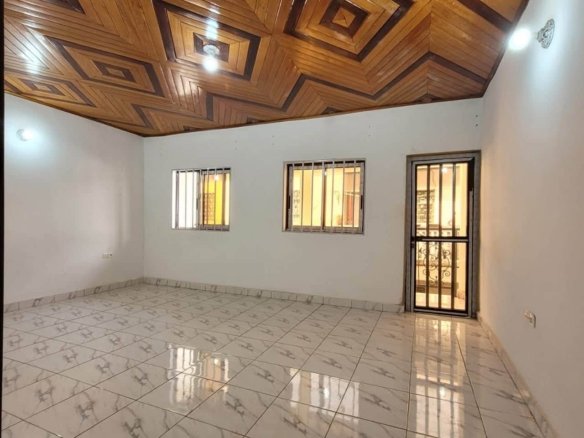 Appartement Moderne de Standing au 1er Étage – Yaoundé, Biyem-Assi