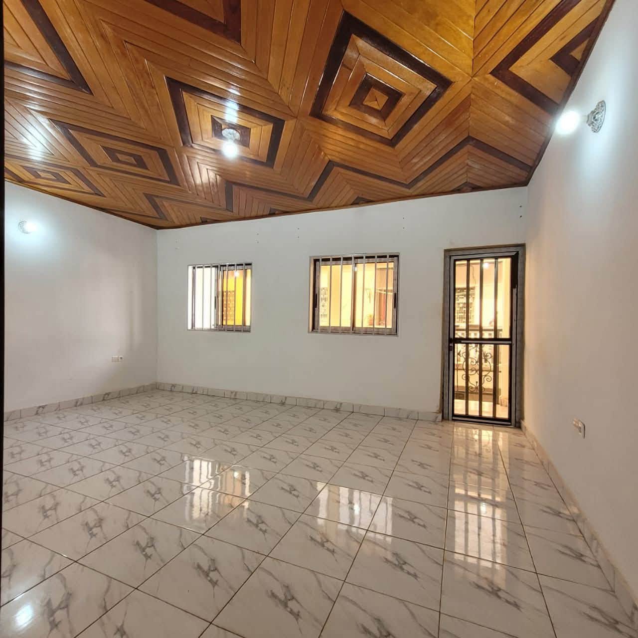 Appartement Moderne de Standing au 1er Étage – Yaoundé, Biyem-Assi
