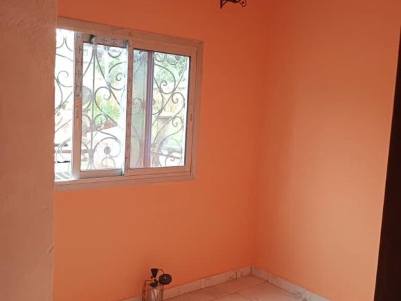 Appartement Moderne Neuf – Yaoundé, Awae Escalier