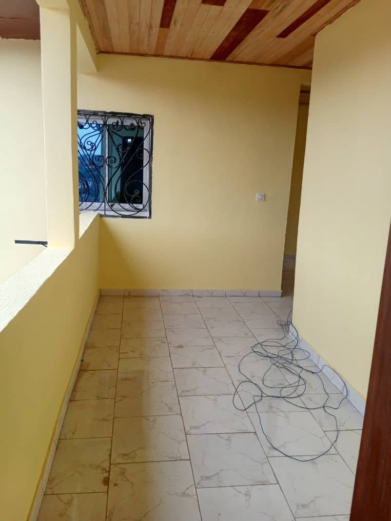 palmer3 Appartement Moderne Neuf – Yaoundé, Awae Escalier