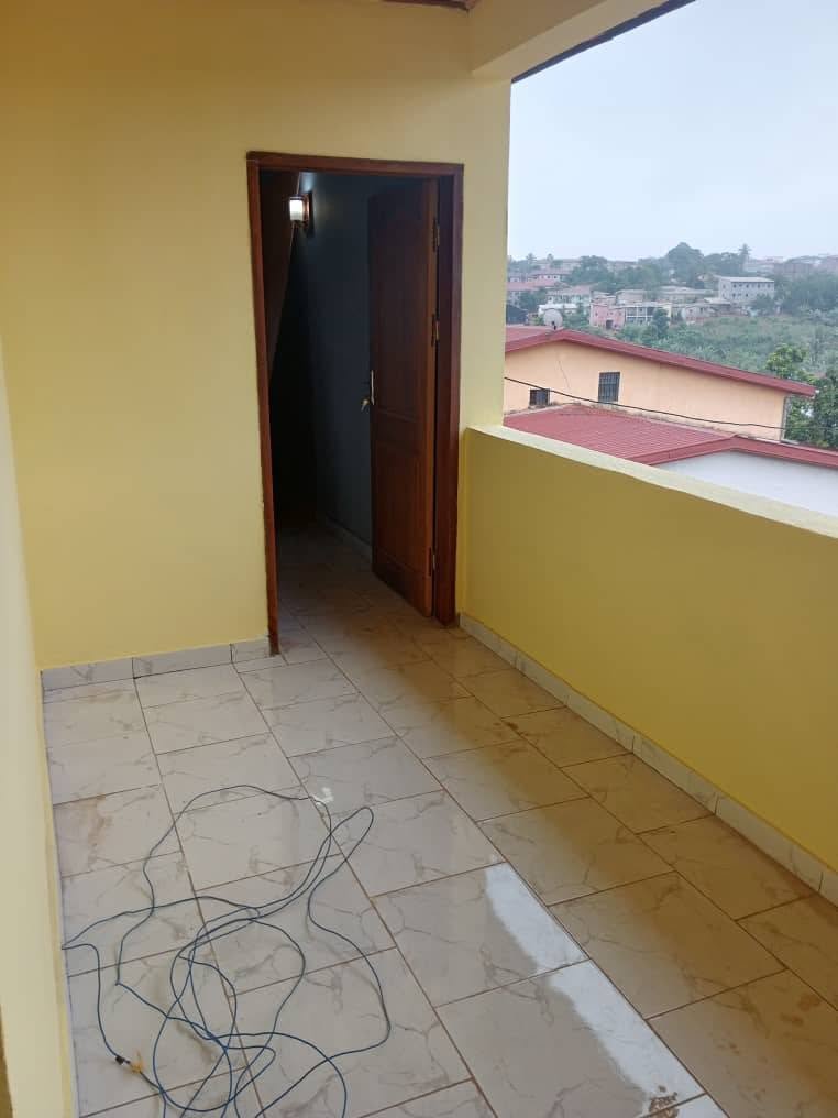 palmer5 Appartement Moderne Neuf – Yaoundé, Awae Escalier