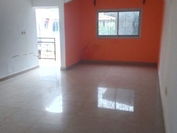 Très grand appartement 3 chambres à louer à Simbock Mbalngon – Yaoundé
