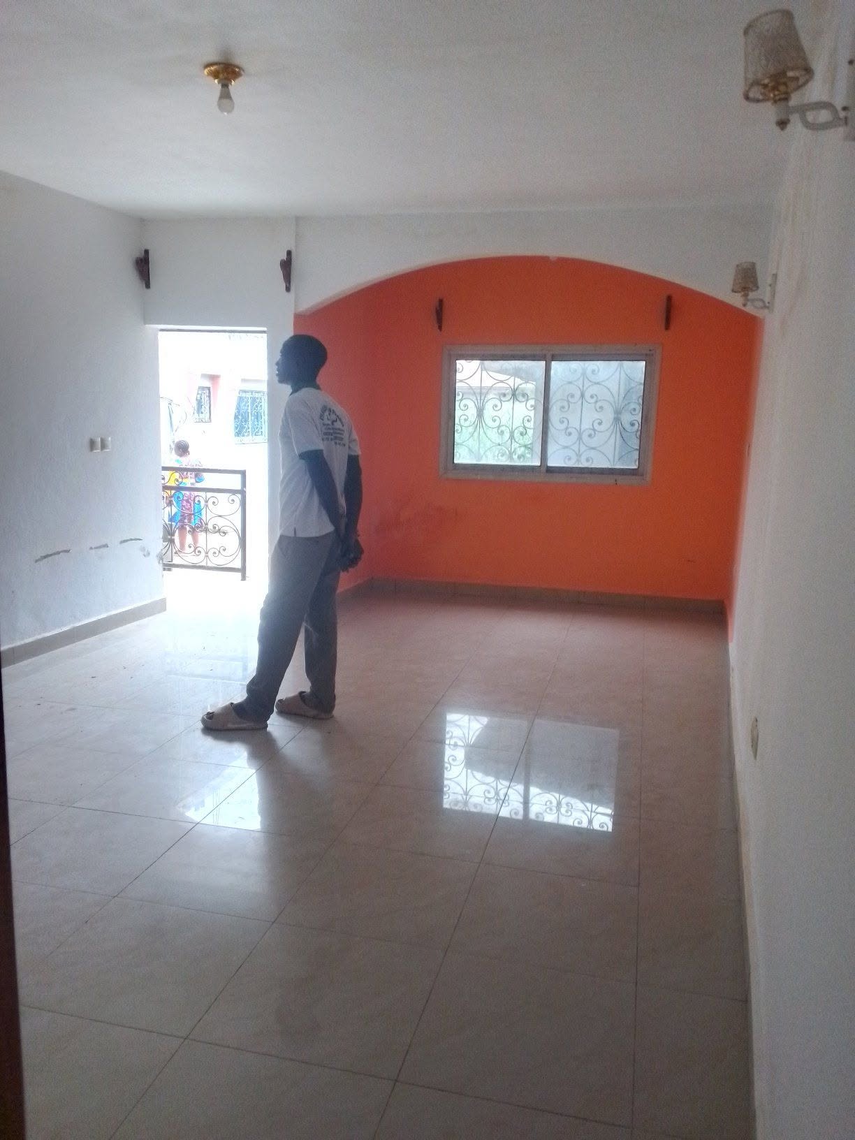 Très grand appartement 3 chambres à louer à Simbock Mbalngon – Yaoundé