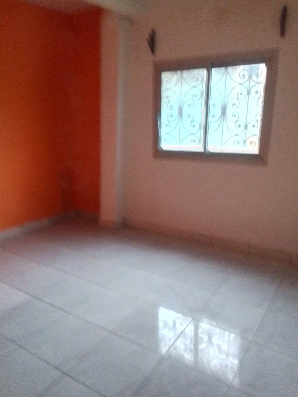 Très grand appartement 3 chambres à louer à Simbock Mbalngon – Yaoundé