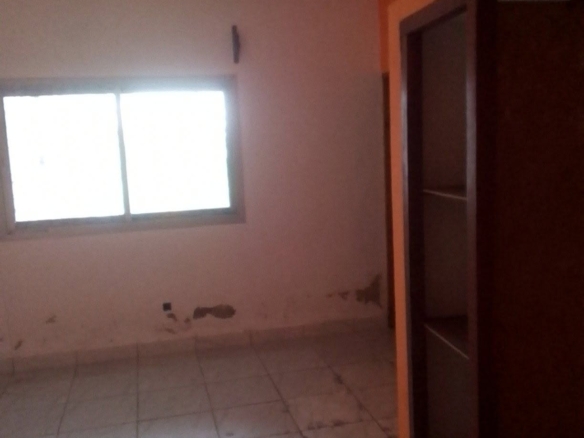 Très grand appartement 3 chambres à louer à Simbock Mbalngon – Yaoundé