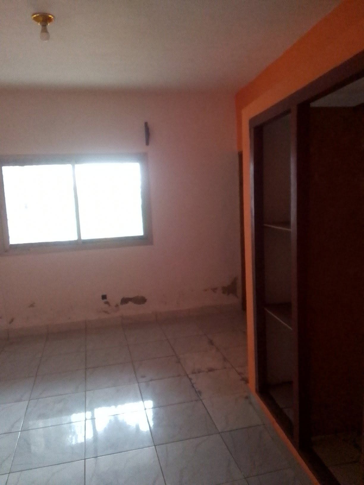 Très grand appartement 3 chambres à louer à Simbock Mbalngon – Yaoundé